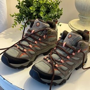 Merrell Moab size 9 women’s NWOT